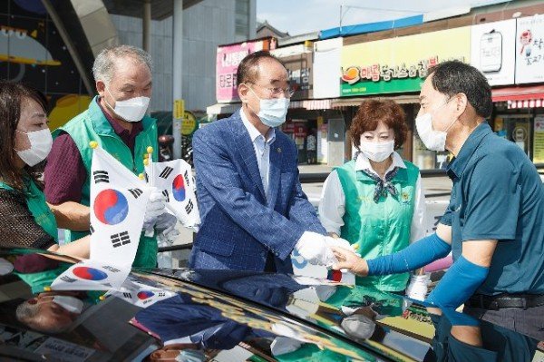 새마을과_제75주년_광복절_기념_태극기달기_캠페인_전개(최종)5.jpg