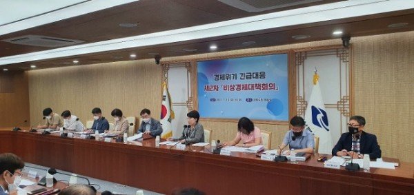 (3-2)2차_비상경제대책회의_사진2.jpg