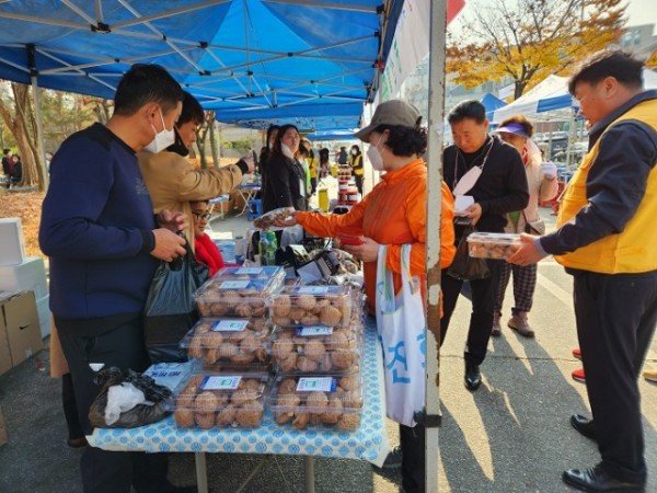 [형곡1동] 2022 지역농산물 팔아주기 및 헌혈봉사 성황리에 개최3.jpg