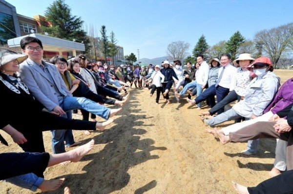 230401_군위군, 맨발학교 개교식_보건소 (3).jpg