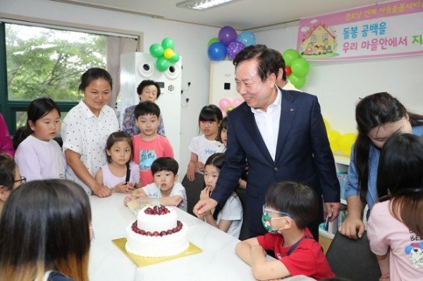 0728 안동시  2023 전국 기초단체장 매니페스토 우수사례 경진대회‘최우수상’수상 (5)-경로당 아동 돌봄터 개소.JPG