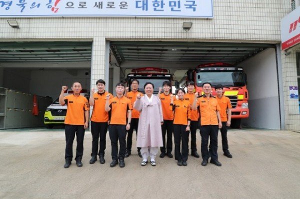 0928 권기창 안동시장  추석 연휴에도 못 쉬는 현장 근무자 격려-용상119안전센터.jpg