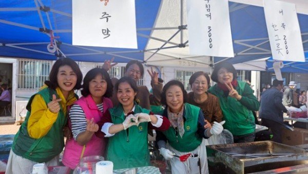 1031-8 제1회 용상한마음축제 ‘마뜰에 노닐다’ 성황리에 막내려 (2).jpg