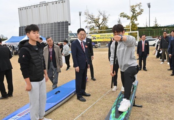 2.경북교육청,‘2023 경북 학생건강 한마당’행사 개최(4일 포항실내체육관 및 만인당 인근에서 펼쳐진 행사 사진)03.jpg