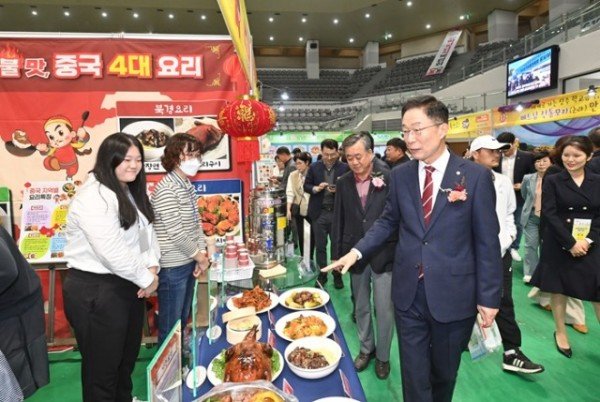 2.경북교육청,‘2023 경북 학생건강 한마당’행사 개최(4일 포항실내체육관 및 만인당 인근에서 펼쳐진 행사 사진)02.jpg