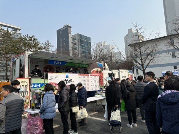 영주-1-4 영주시, 강남구 설맞이 직거래장터 축협 영주한우 판매차량 운영.jpg